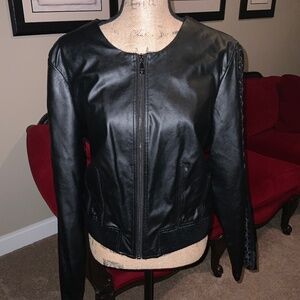 Sleek & Versatile Guess Jacket